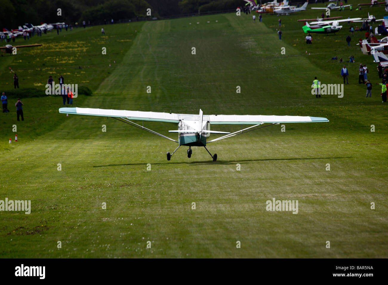 Un ULM avion volant à l'aérodrome de Popham dans le Hampshire en Angleterre Banque D'Images