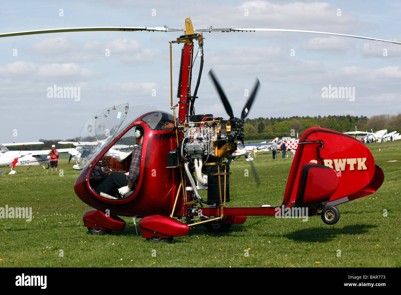 Un autogyre volant à l'aérodrome de Popham dans le Hampshire en Angleterre Banque D'Images