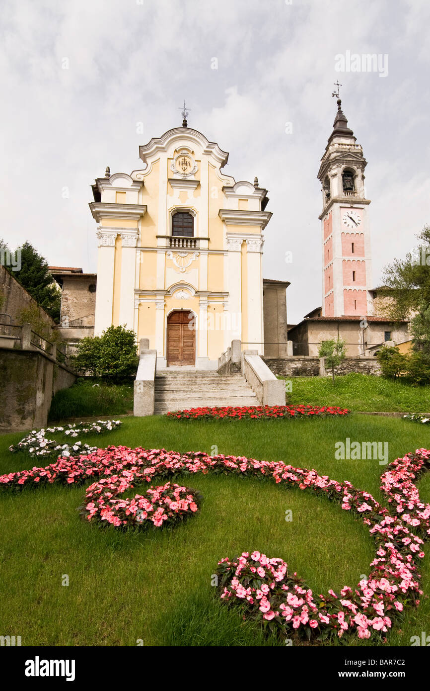 L'église Santi Martiri sur Arona Lac Maggiore Province de Novara Italie Banque D'Images