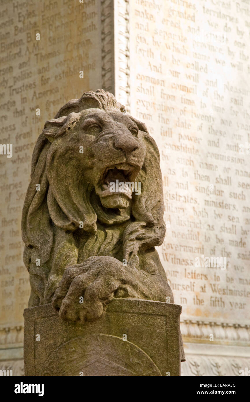 L'une des quatre sculptures lion à la base de la statue de James Oglethorpe à Chippewa Square à Savannah, Géorgie Banque D'Images