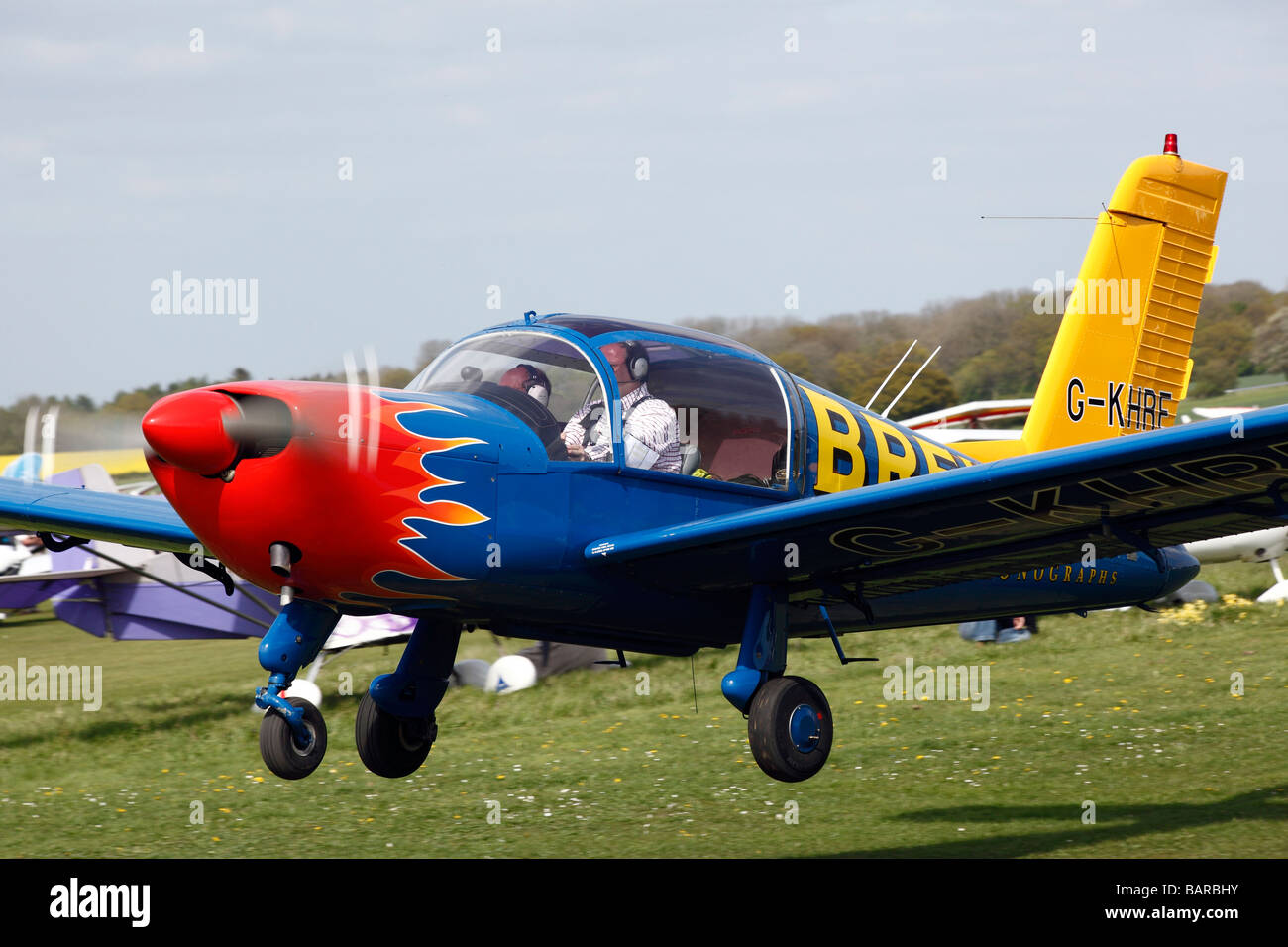 Un petit avion volant à Popham airfield Banque D'Images