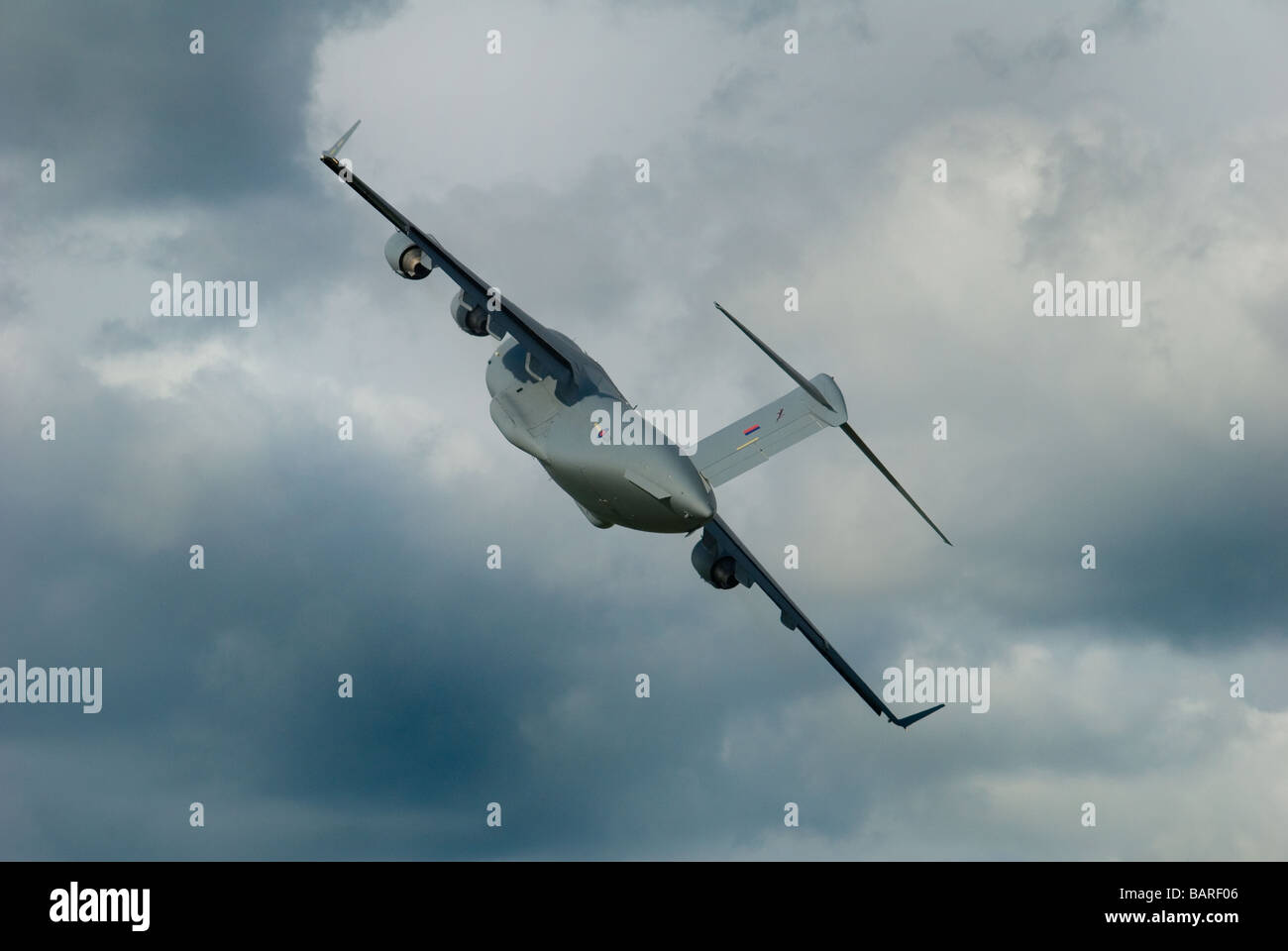 Un avion de transport C-17 Globemaster affichage sur un vol à l'Airshow Banque D'Images
