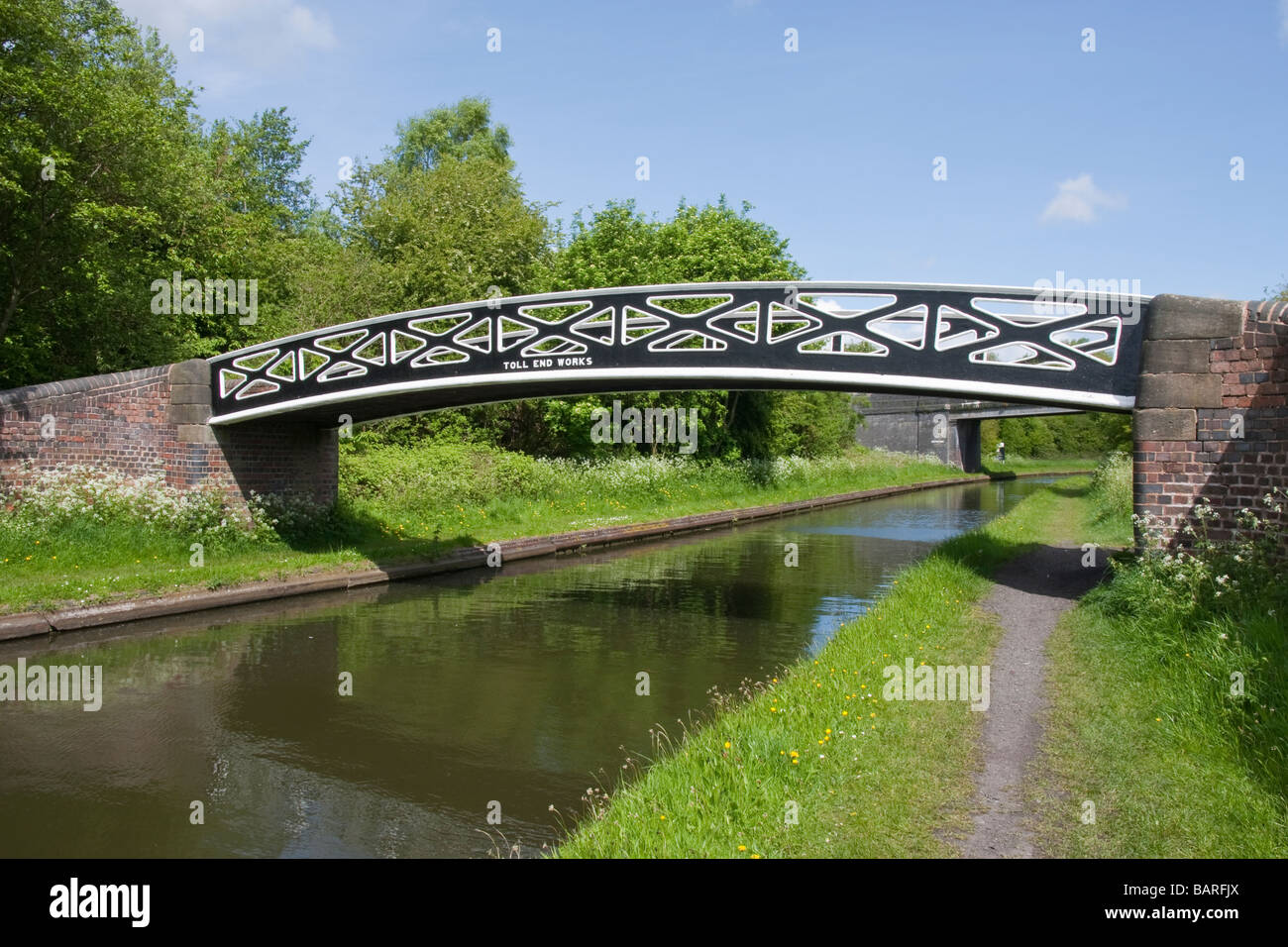 Pont passerelle fonte la traversée du canal de moulin fin dans le Black Country West Midlands UK Banque D'Images