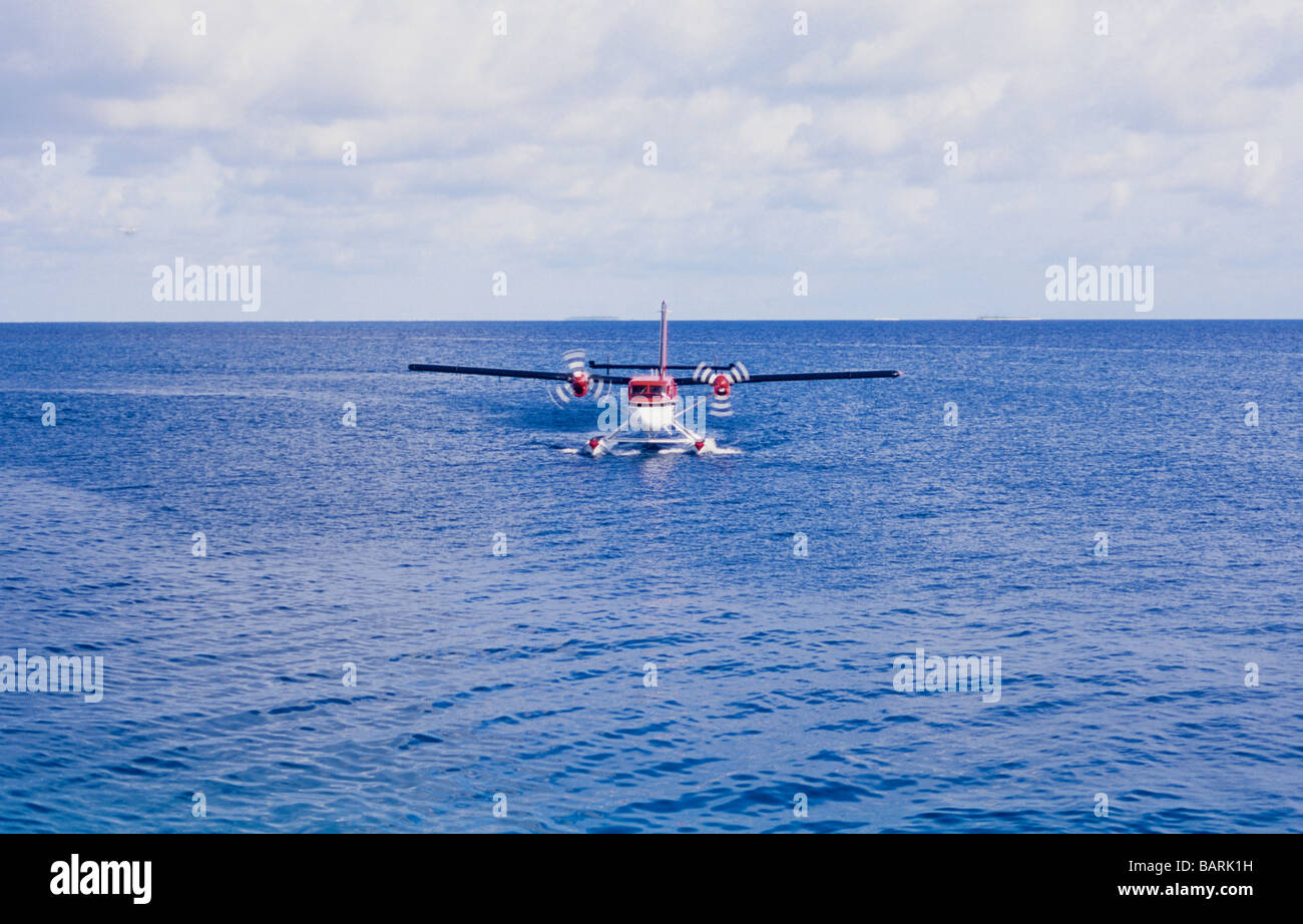 Approches Sea plane l'embarcadère. Maldivian Air Taxi. Les Maldives. Banque D'Images