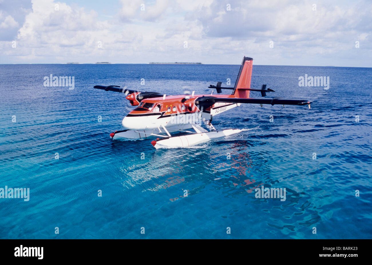 Des taxis d'hydravion à l'embarcadère. Maldives Air Taxi. Banque D'Images