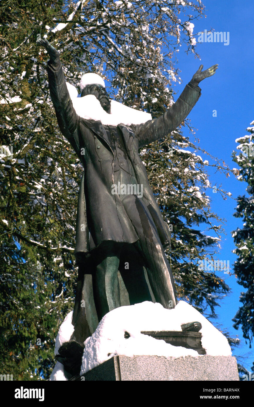 La neige a couvert 'Lord Stanley' Statue au parc Stanley, Vancouver British Columbia Canada en hiver Banque D'Images