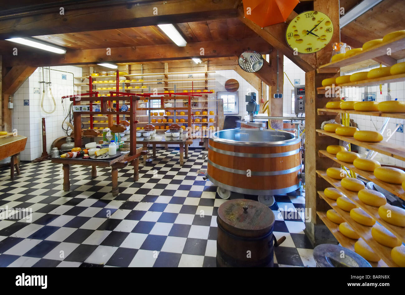 Fromage traditionnel ferme au Pays-Bas prises avec un objectif grand angle Banque D'Images