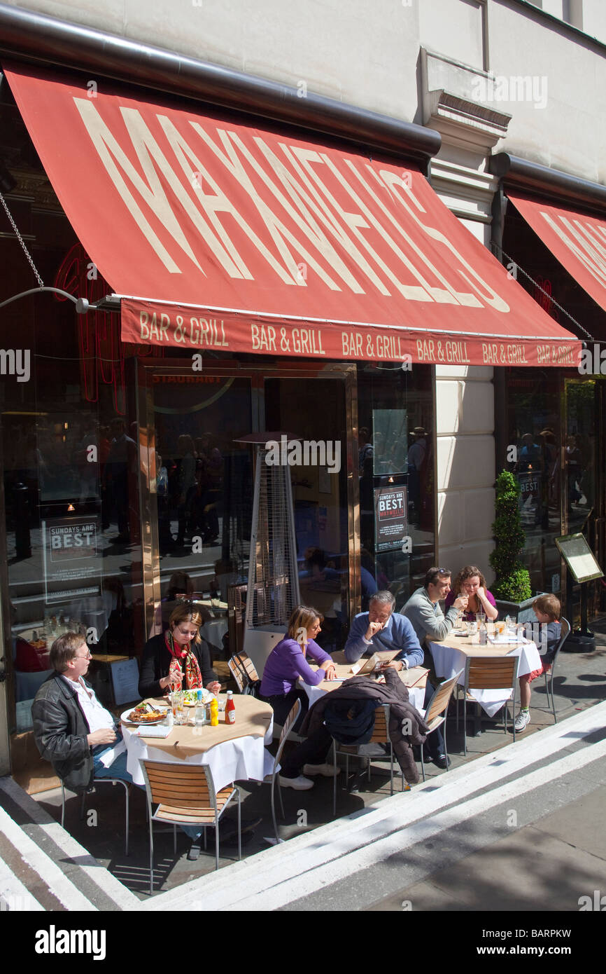 Des couples chez Maxwell's Bar and Grill, Covent Garden, London, England, UK Banque D'Images