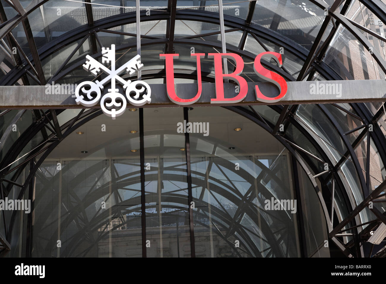 Le logo de la banque UBS entrée ci-dessus Cité de Londres Angleterre Banque D'Images