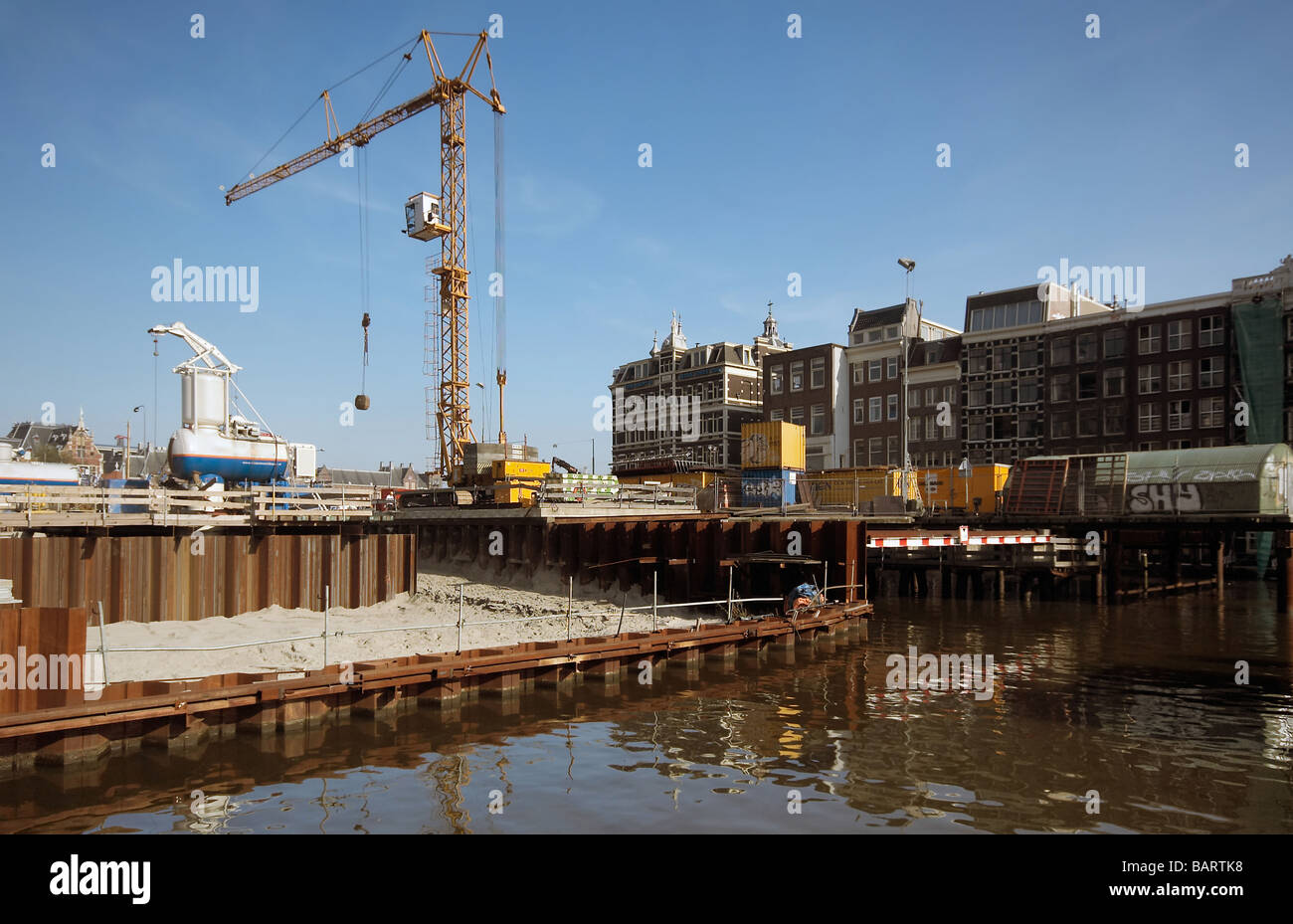 Site de construction à Amsterdam à proximité de la gare centrale Banque D'Images