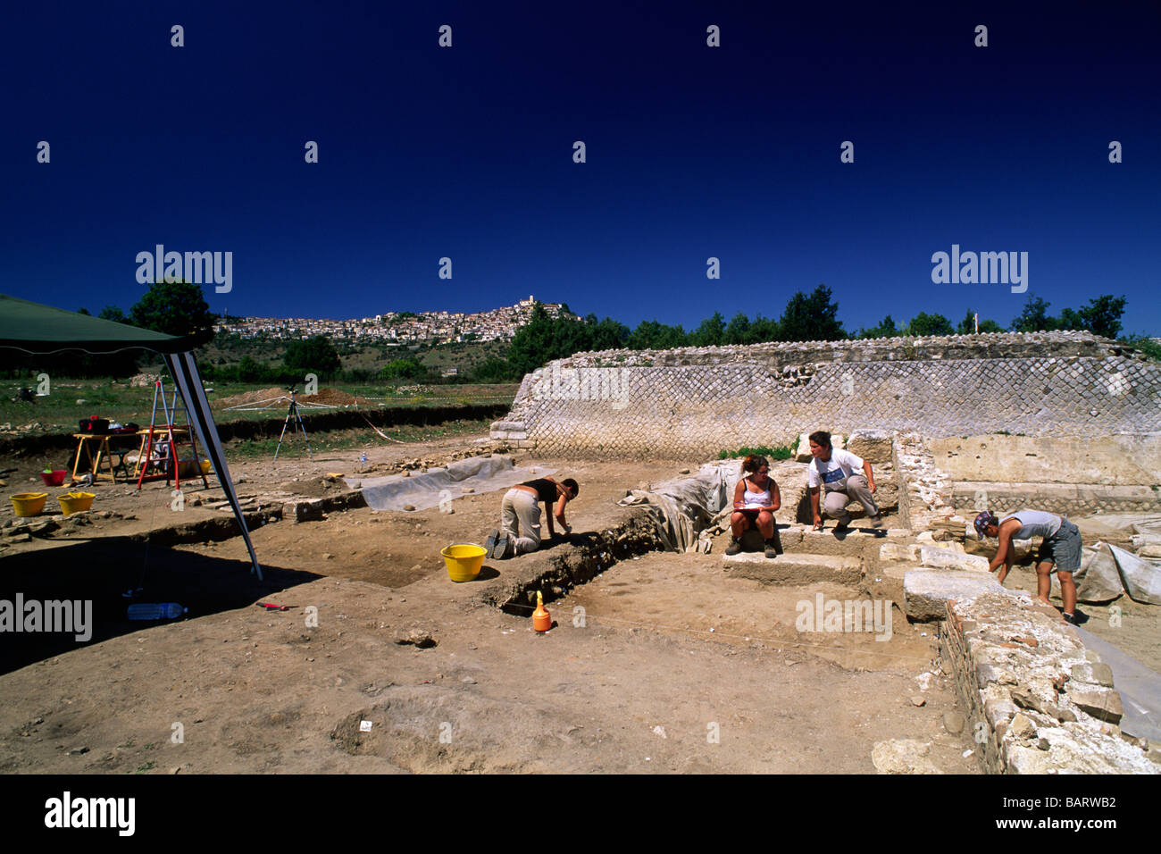 Italie, Basilicate, Grumentum, fouilles de la ville romaine antique, archéologues Banque D'Images