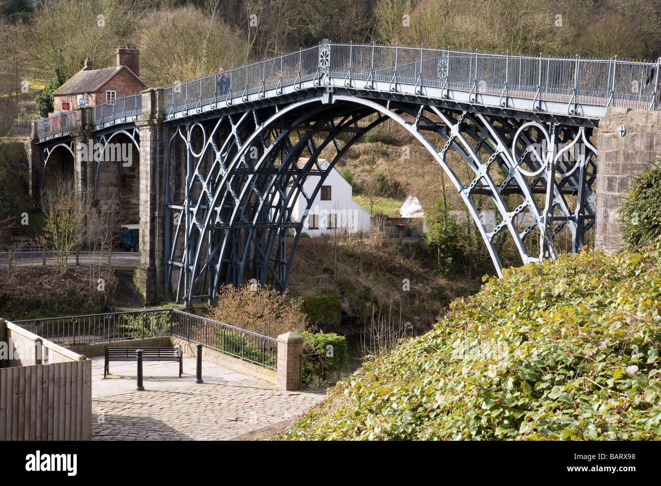 Le pont en fonte au site du patrimoine mondial d'Ironbridge Banque D'Images