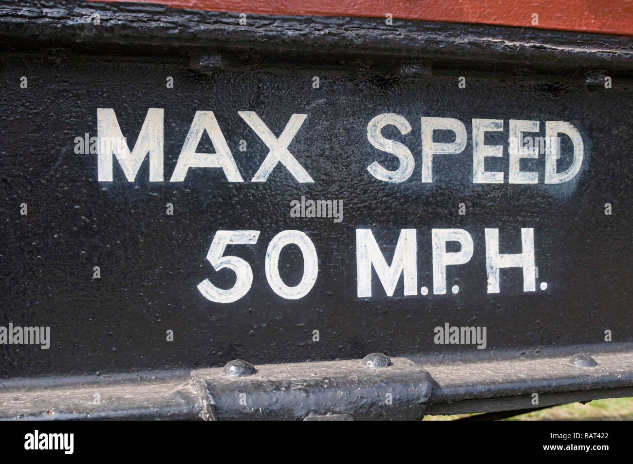 Inscrivez-vous sur le côté du train conseiller sécurité vitesse max 50 MPH Banque D'Images