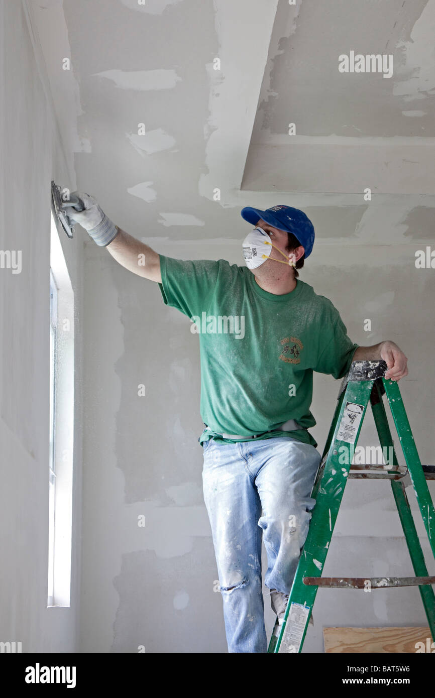 Les bénévoles réparer endommagé par l'ouragan Katrina Banque D'Images