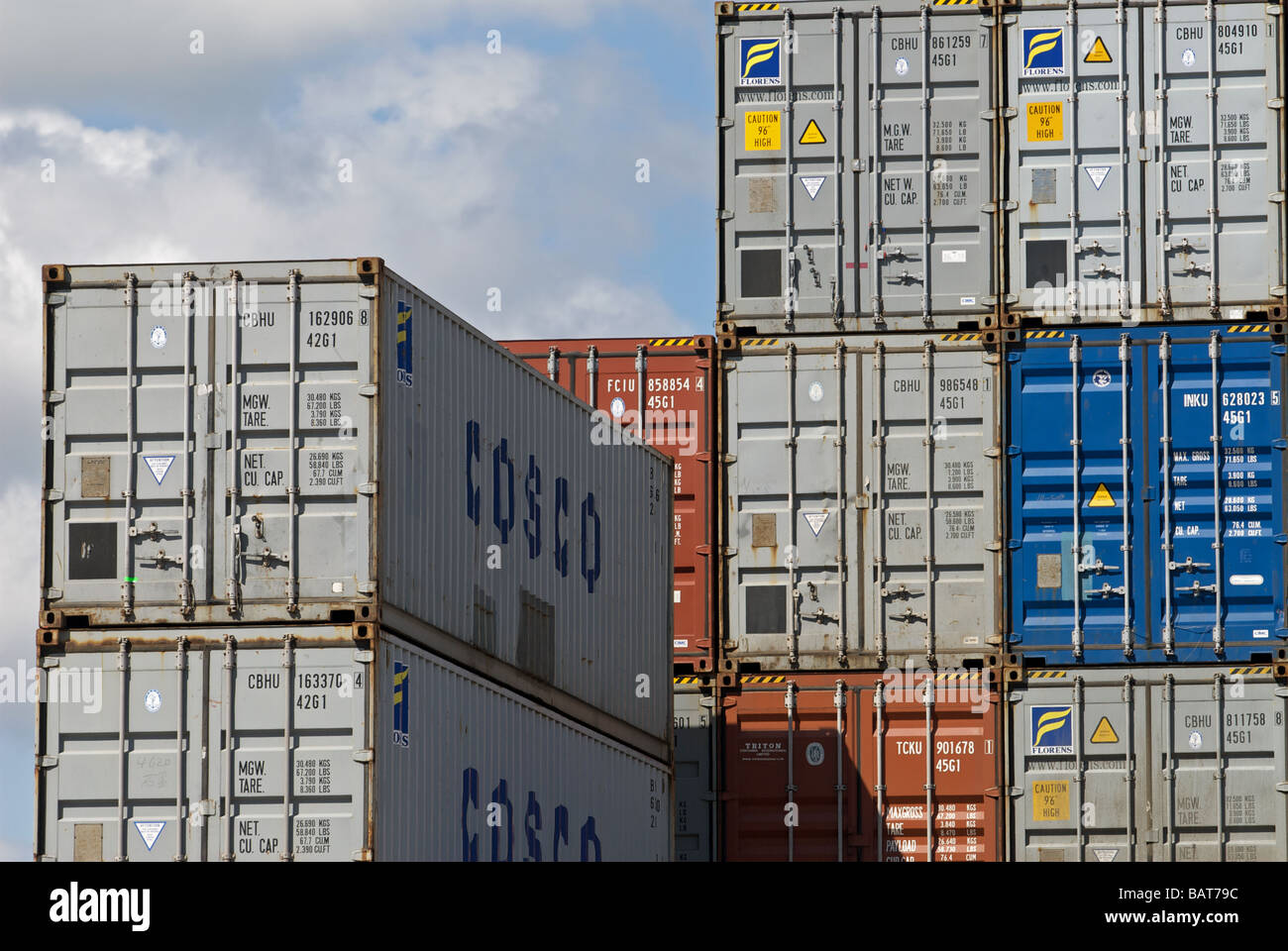 Les conteneurs à Landguard terminal, port de Felixstowe, Suffolk, UK. Banque D'Images