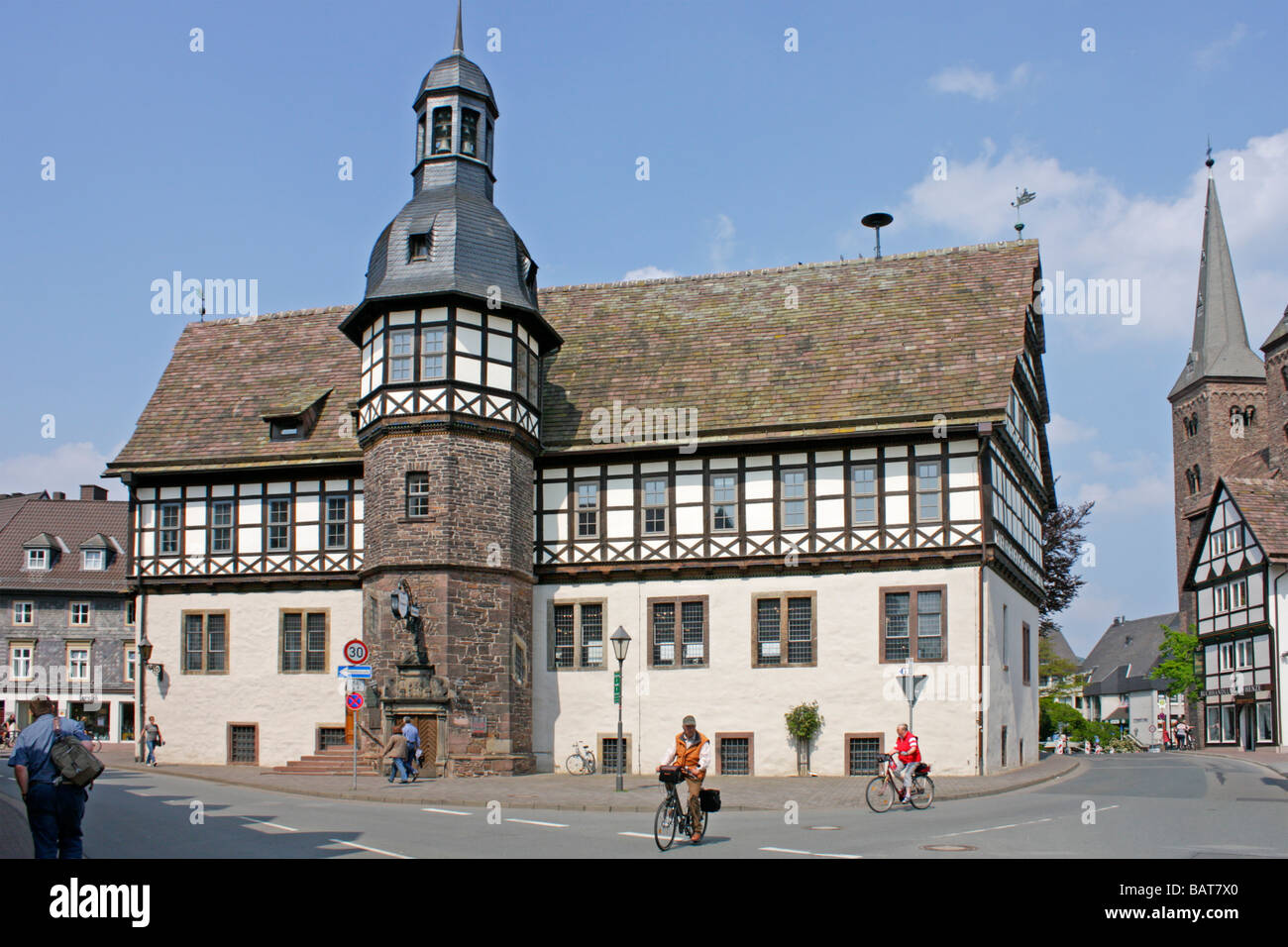 Mairie et Église de Kiliani Hoexter dans la Weser Hills en Allemagne Banque D'Images