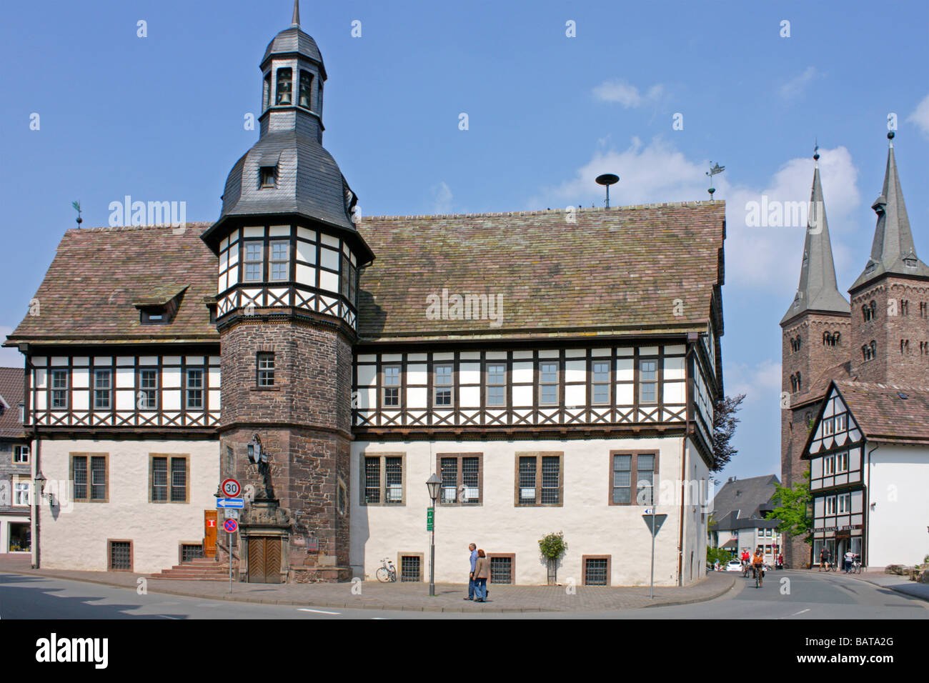 Mairie et Église de Kiliani Hoexter dans la Weser Hills en Allemagne Banque D'Images
