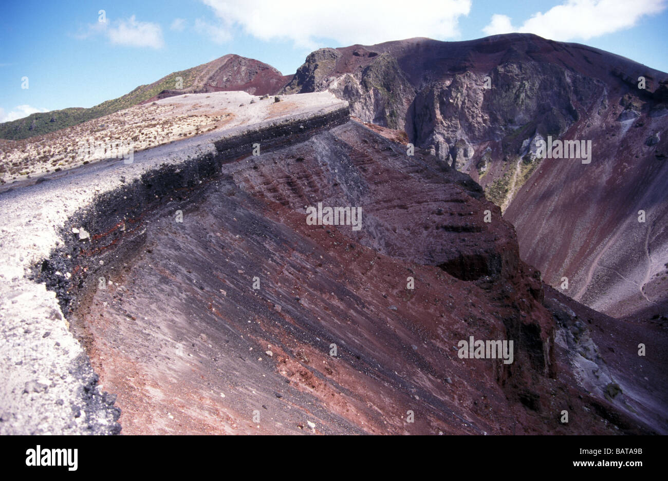 Vue du sommet du cratère du volcan Mont évent Tarawera Île du Nord Nouvelle-zélande Banque D'Images