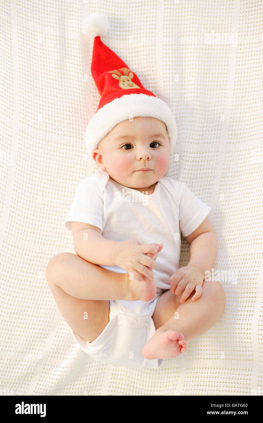 Bébé garçon. Garçon de 9 mois, portant un chapeau de Noël. Banque D'Images