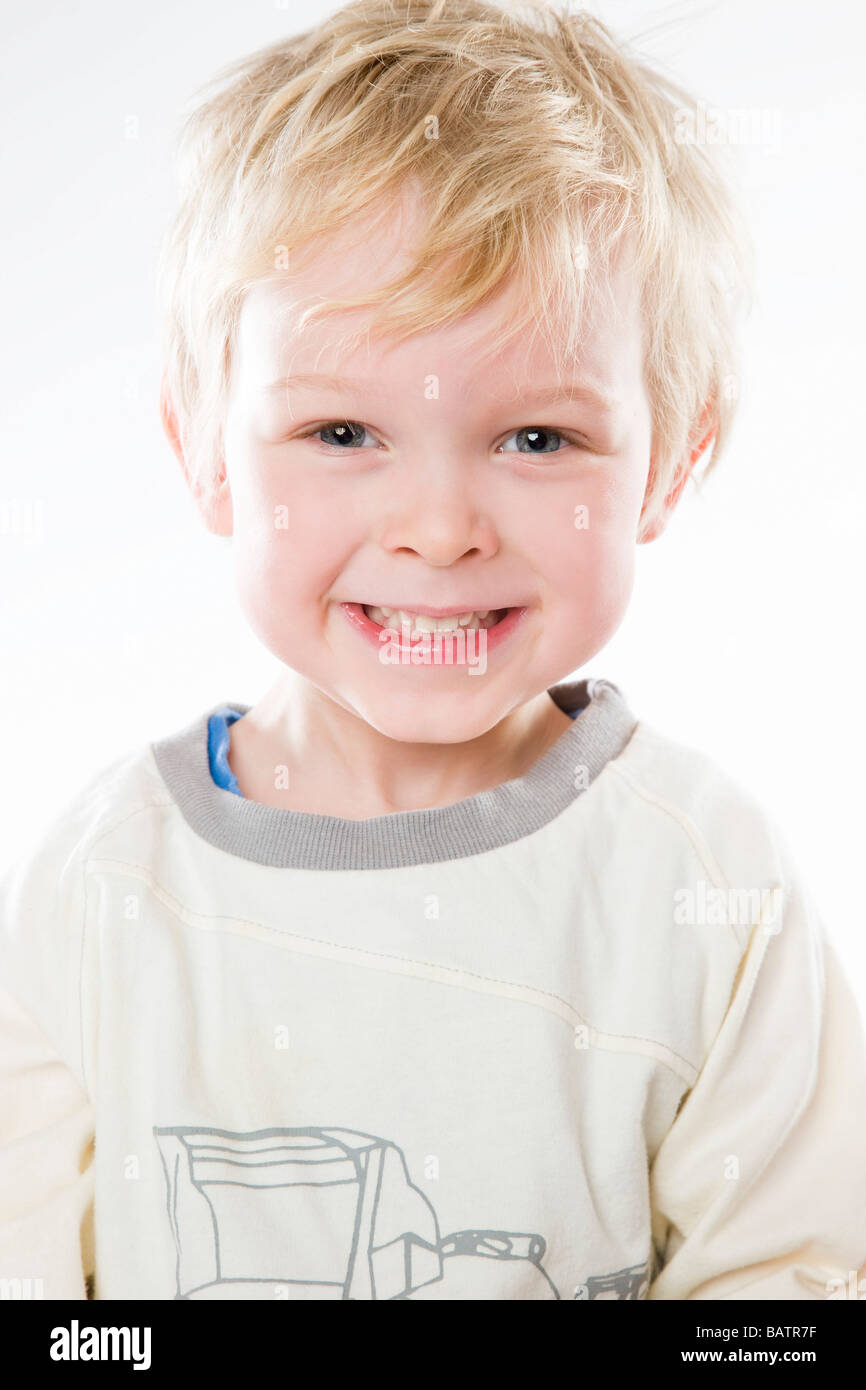 Smiling portrait de bébé garçon Banque D'Images