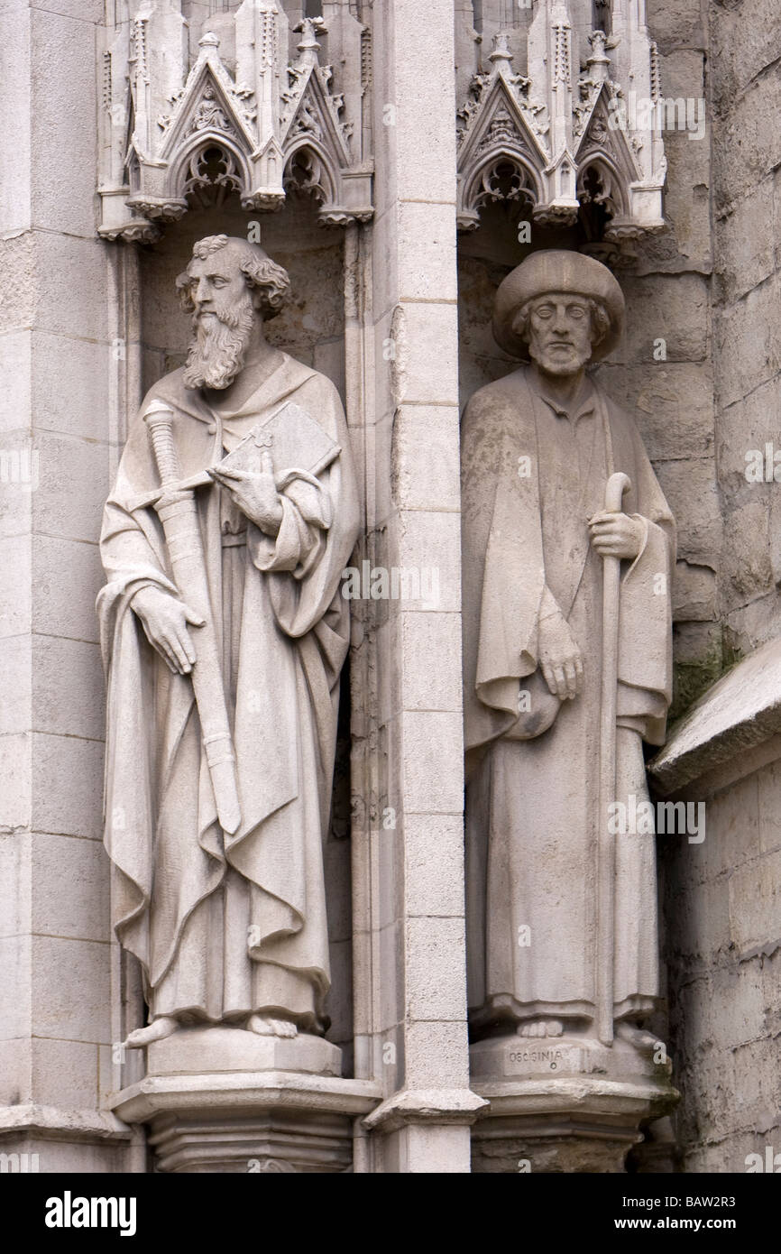 Sculptures sur pierre sur la cathédrale Notre Dame au Sablon (église Notre Dame de Sablon) - Bruxelles, Belgique Banque D'Images