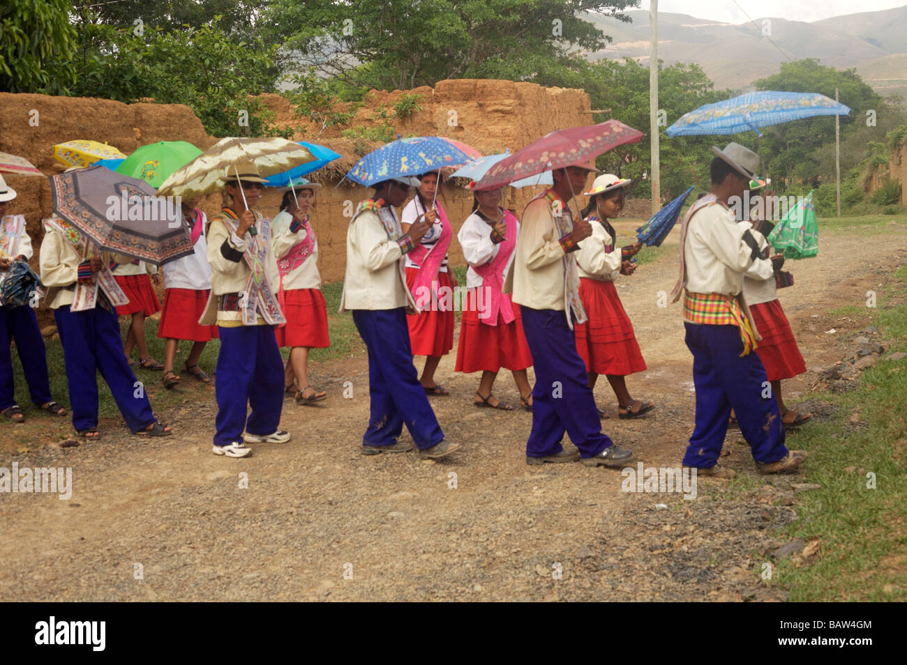 Les habitants d'effectuer une danse de la pluie à un festival à Apolo Bolivie Banque D'Images