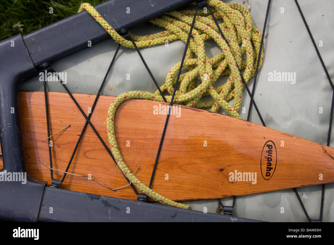 Sac de flottabilité palette de bois canadienne de canotage canotage rivière Medway Kent England UK Europe Banque D'Images