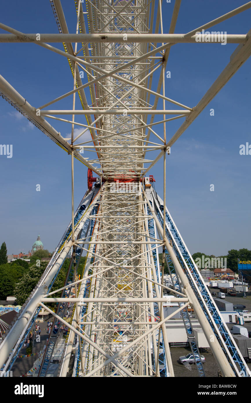 À la grande roue throuth Banque D'Images