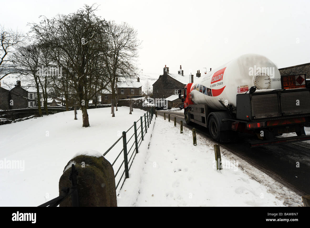 Kettlewell, village du Yorkshire, est couvert de neige épaisse. Banque D'Images