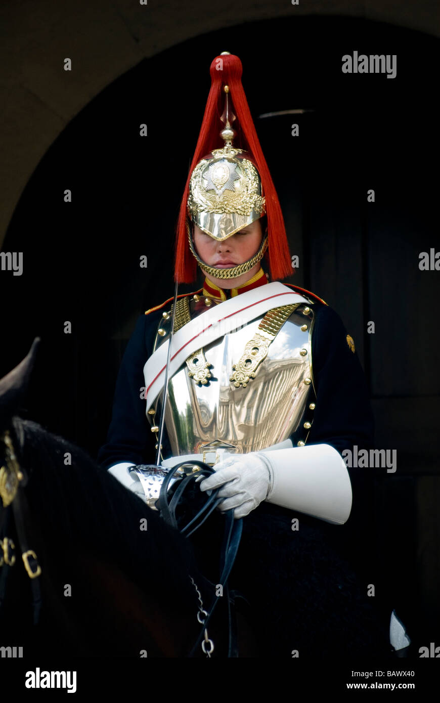 La vie d'une Reine garde au poste de garde à cheval Banque D'Images
