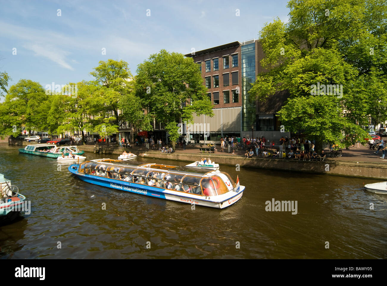 Canal, Amsterdam, Pays-Bas Musée d'Anne Frank bateau de plaisance Banque D'Images