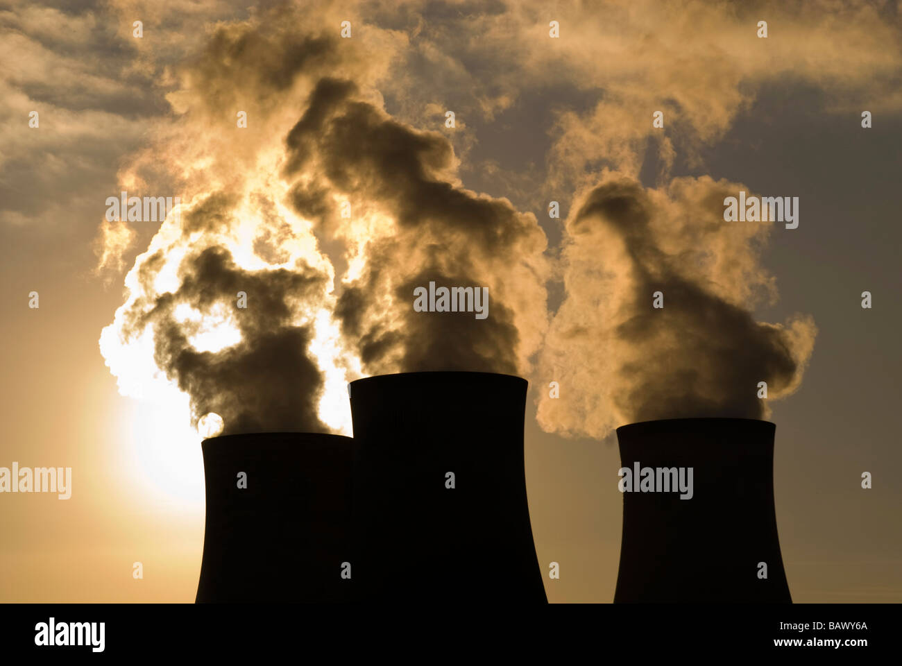 Les tours de refroidissement des centrales nucléaires Banque D'Images Les tours de refroidissement des centrales nucléaires Banque D'Images