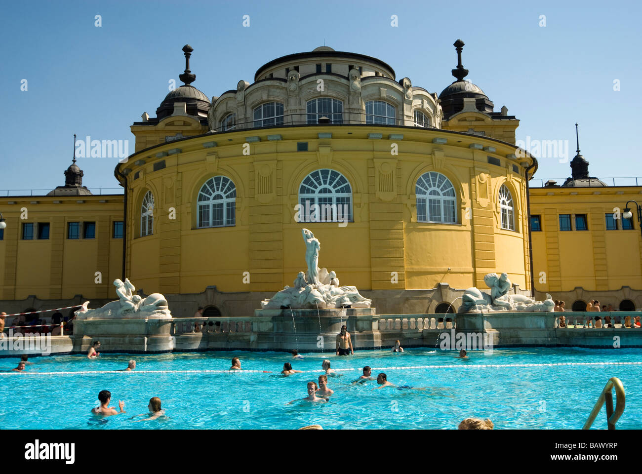 Les bains thermaux Széchenyi à Budapest Banque D'Images