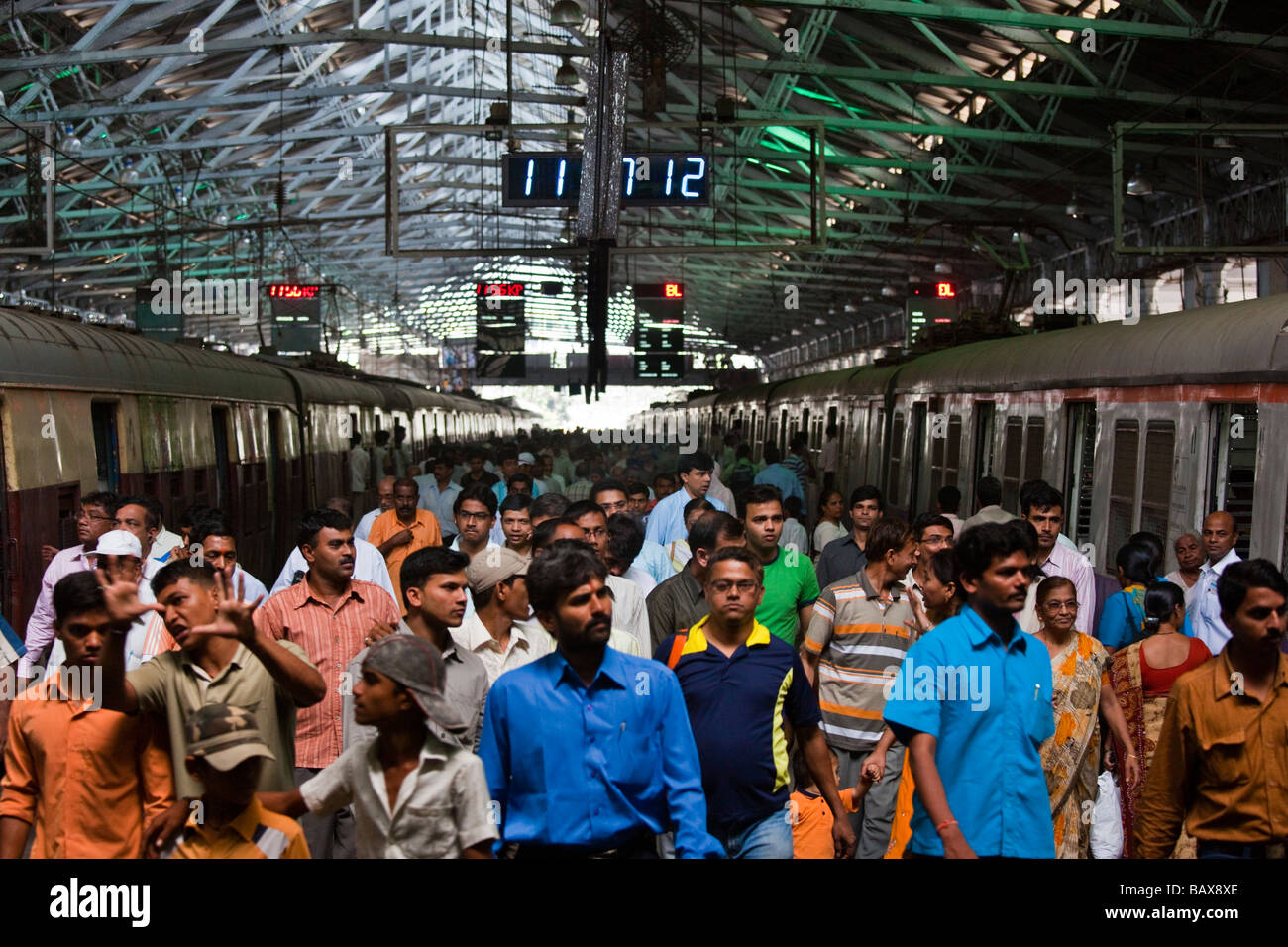 La gare terminus Victoria occupé à Mumbai Inde Banque D'Images