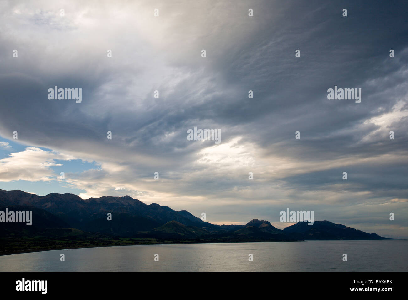 Montagnes et dramtic ciel à Kaikoura ile sud Nouvelle Zelande Banque D'Images