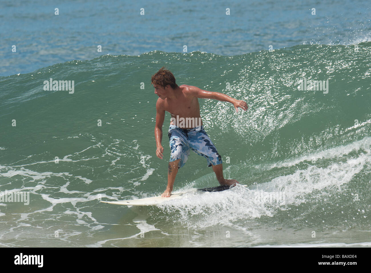 Le surf au plage Estaleiro Banque D'Images