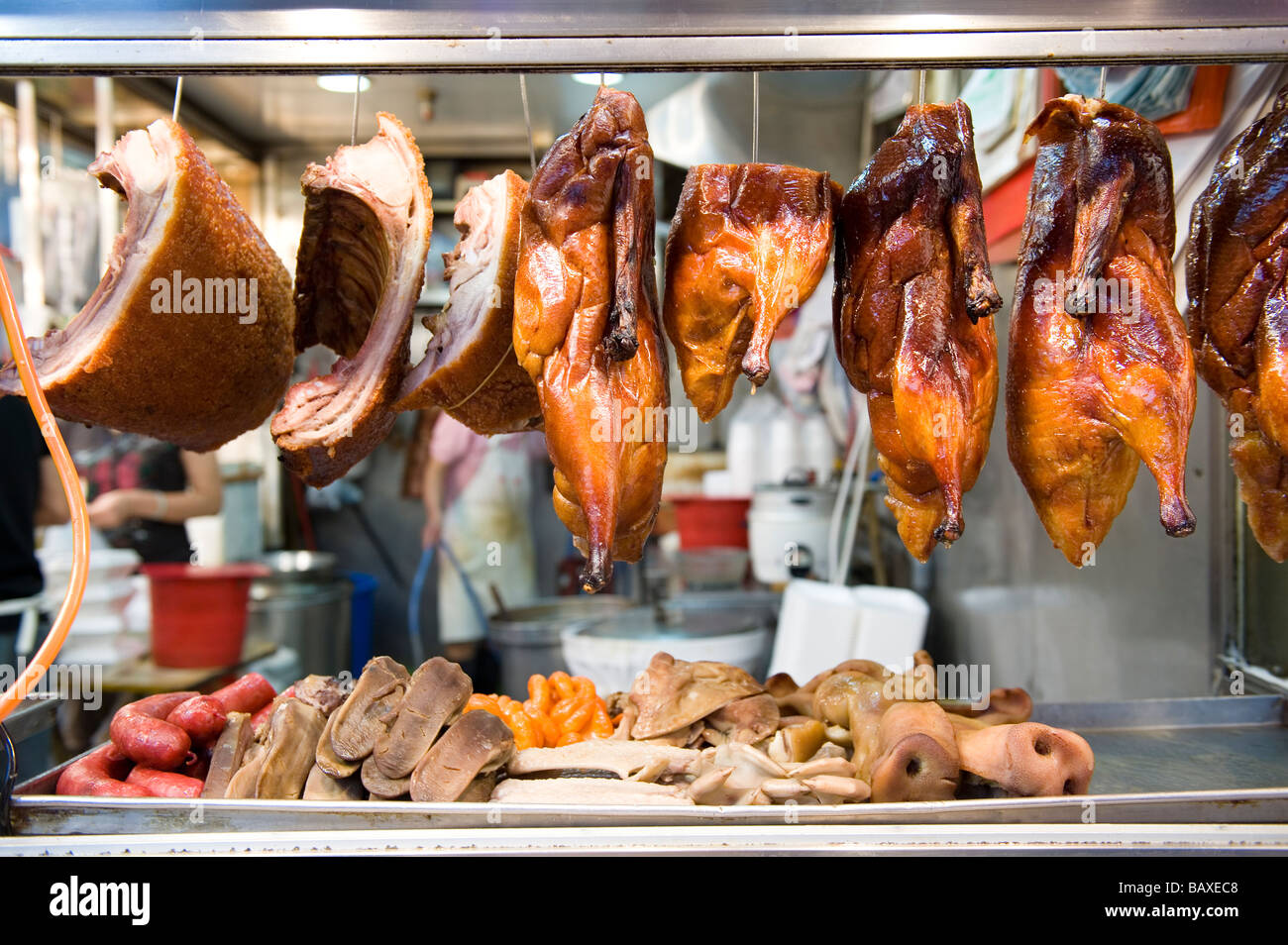 Street Food Vendor rôti de canard de Pékin et vente de volailles dans la zone de Marché des Dames, Tung Choi Street, Mong Kok, Kowloon. Banque D'Images