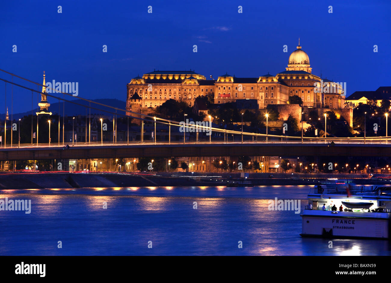 Le Danube, Elizabeth Bridge et du quartier du château, Budapest, Hongrie Banque D'Images