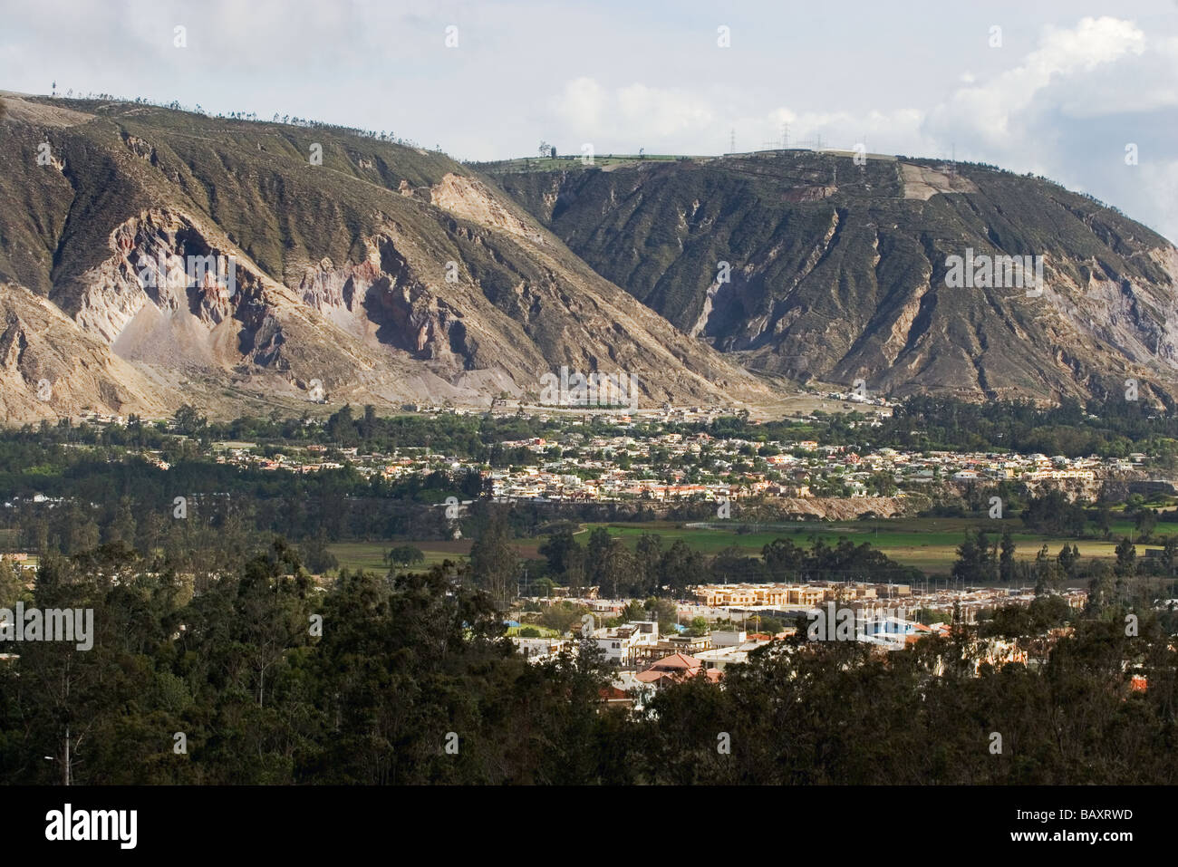 À la SE de haut du monument de 30 m pour marquer l'équateur à Mitad del Mundo monument, San Antonio, la province de Pichincha Équateur Banque D'Images
