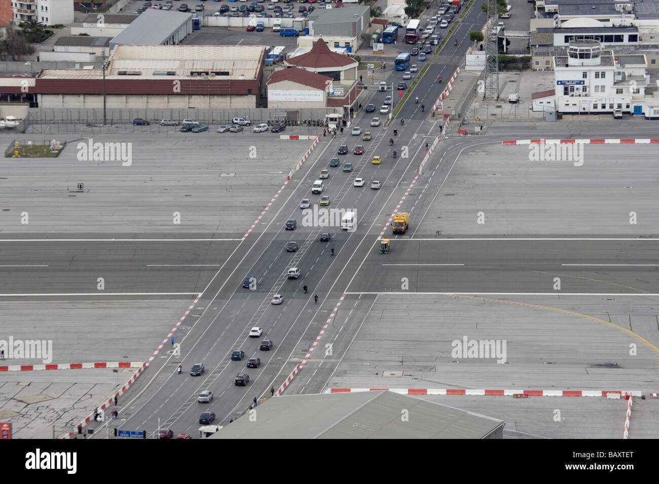Vue de l'aéroport de Gibraltar et de la piste à partir du haut de la roche Banque D'Images