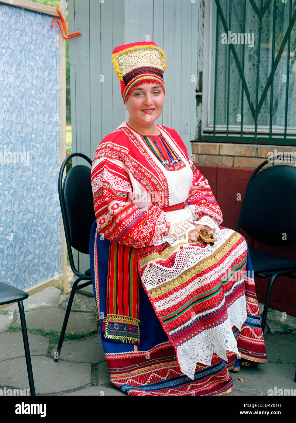 Femme en costume traditionnel russe Moscou Russie Photo Stock