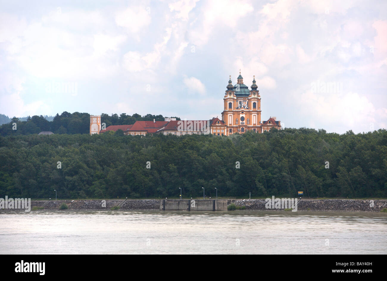 Voir l'Abbaye de Melk, l'abbaye bénédictine de monaastery avec vue sur le Danube, Stift Melk, Wachau, Basse Autriche, Autriche Banque D'Images