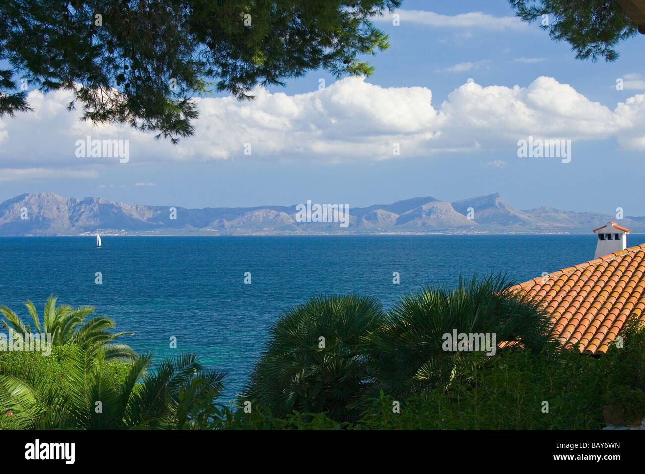 Maison de vacances avec vue sur la mer, Badia de Alcudia, Majorque, Espagne Banque D'Images