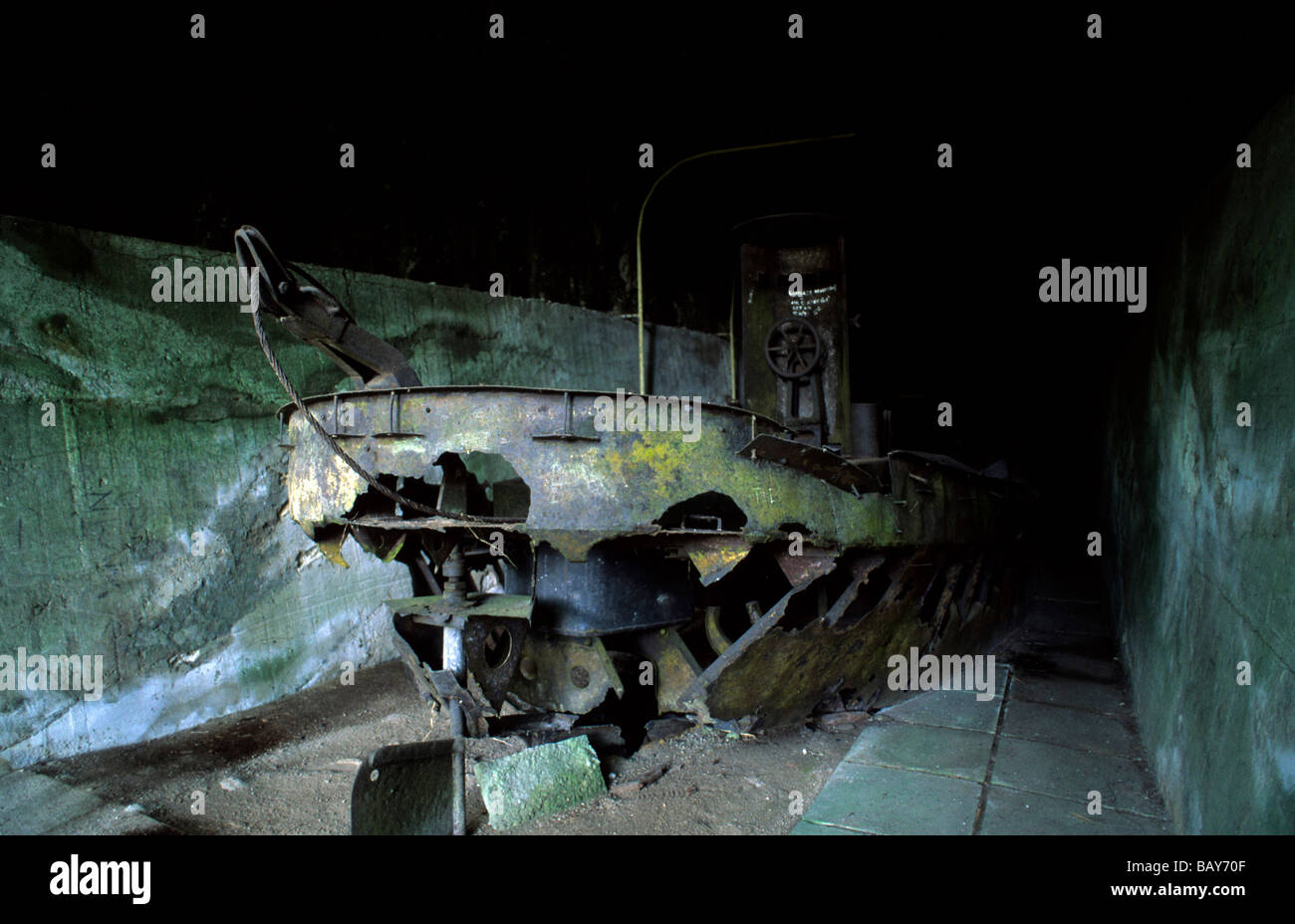 L'épave d'un sousmarin japonais dans un tunnel, Rabaul, en Mélanésie, en Papouasie, Nouvelle