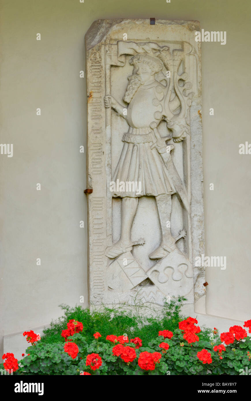 Dalle tombeau avec décoration florale, Oswald von Wolkenstein, poète, cathédrale de Brixen, Brixen, vallée de l'Autriche, le Tyrol du Sud, Itali Banque D'Images