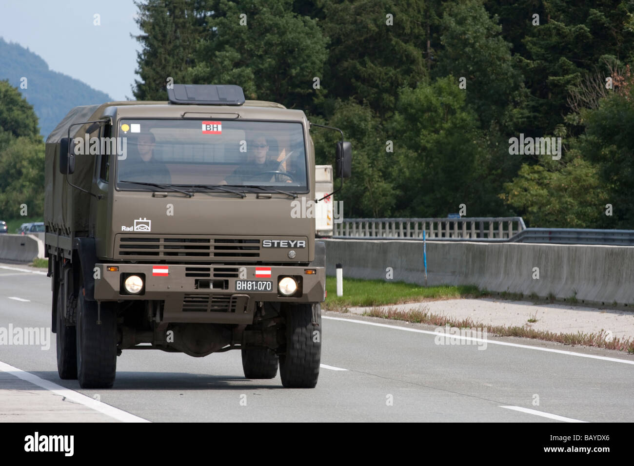 Déplacement d'un camion militaire autrichien. Le Steyr 12M18 est un camion tout-terrain de l'ancien constructeur automobile autrichien Steyr Banque D'Images
