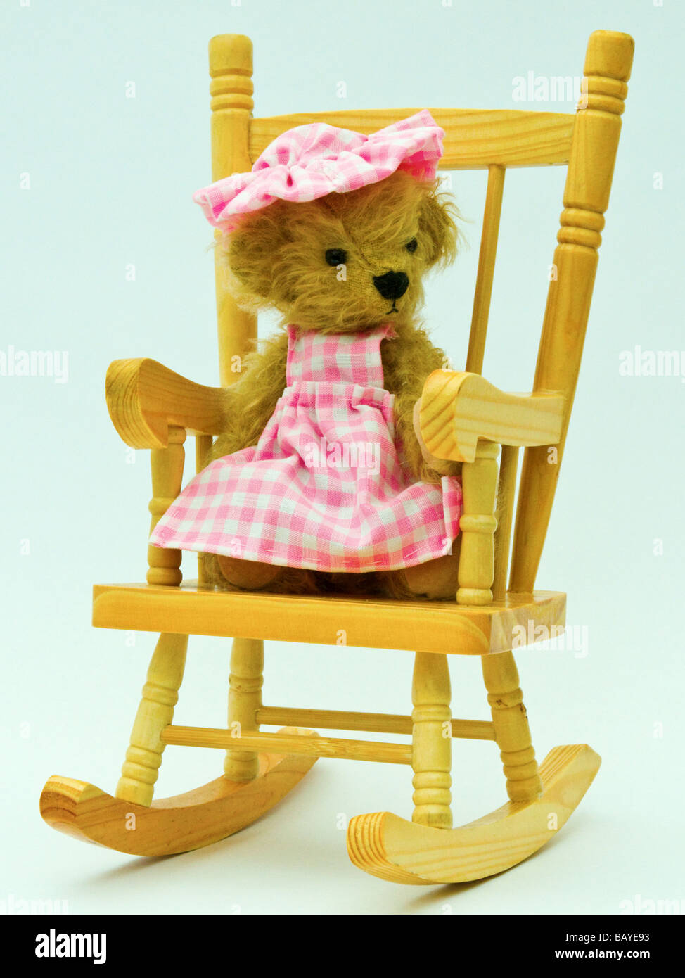 Mini ours assis dans le fauteuil à bascule (Mini Bear Collection) Banque D'Images