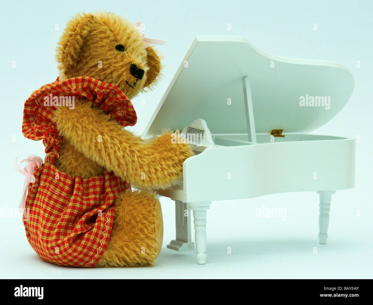 Mini ours en peluche avec le grand piano Collection ours (mini Photo Stock  - Alamy