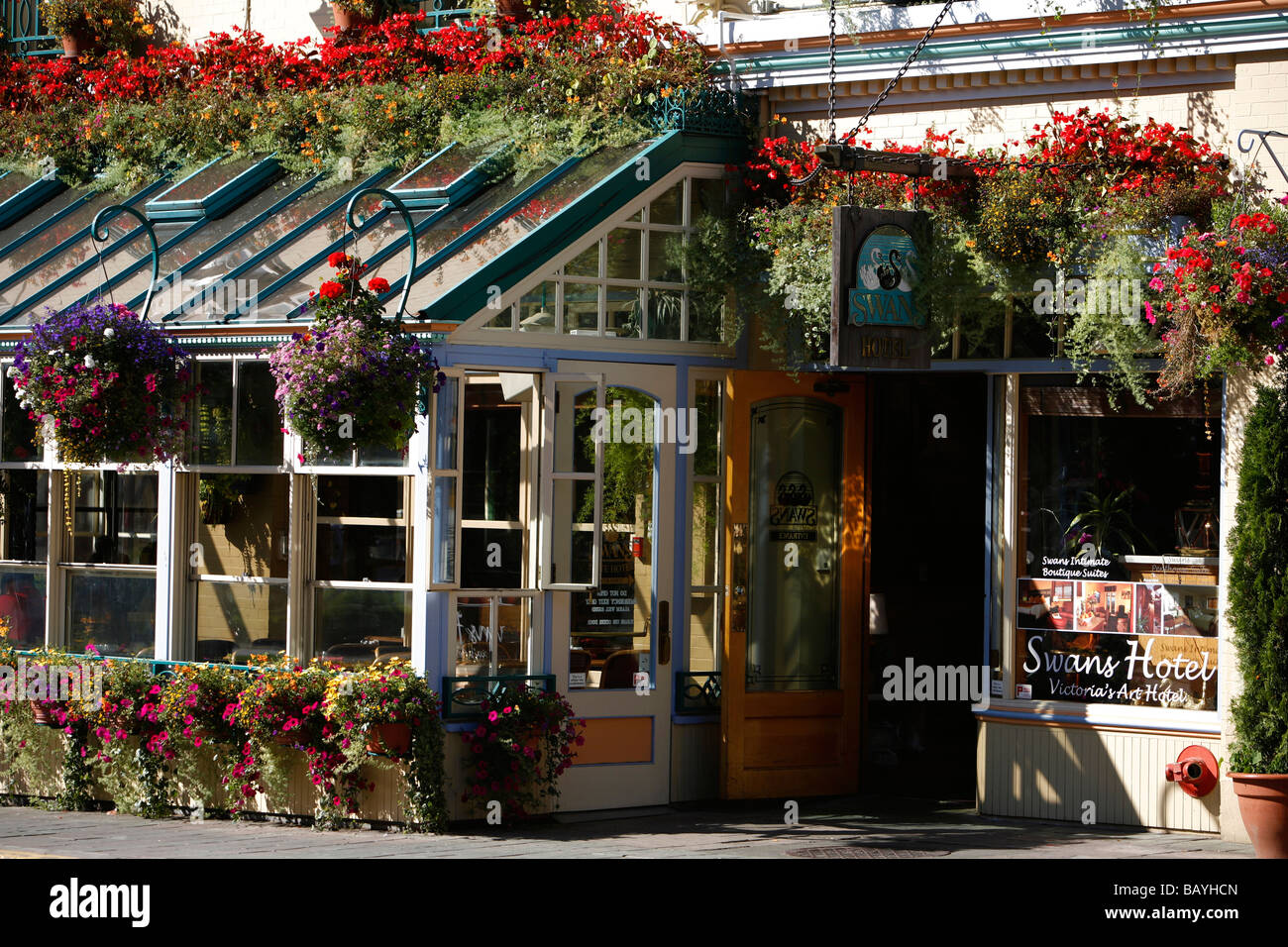 Swans boutique art hotel, pub, restaurant, bistrot et liquor store dans le centre-ville de Victoria, BC, Canada. Banque D'Images