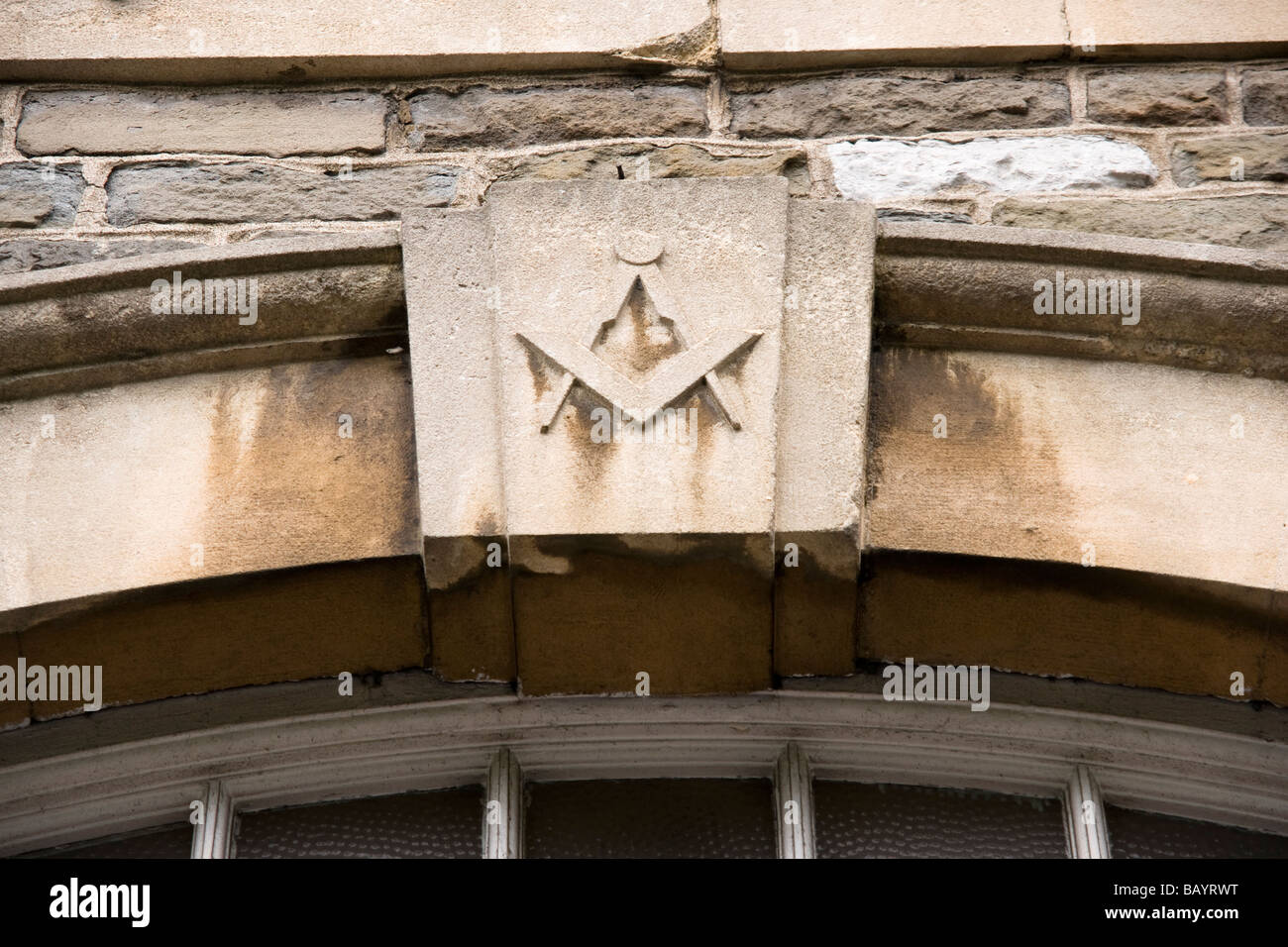Symbole maçonnique au-dessus d'une porte Banque D'Images
